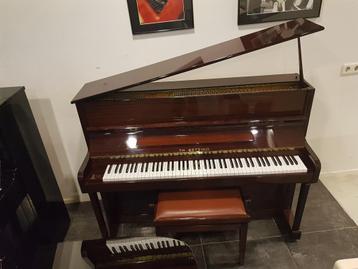 Europese piano Betting 115 CL. mahonie glans. Nieuwstaat beschikbaar voor biedingen