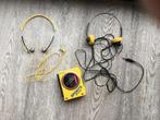 Gele Sony sports Walkman wm 75  met 2 koptelefoons, Audio, Tv en Foto, Walkmans, Discmans en Minidiscspelers, Ophalen of Verzenden