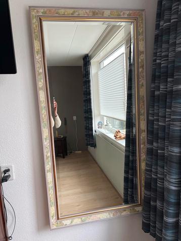 Mooie Spiegel (73x143) met Bloemenrand beschikbaar voor biedingen