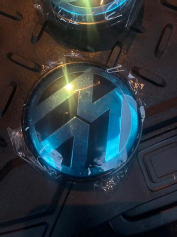 vw embleem zilver op wielen beschikbaar voor biedingen