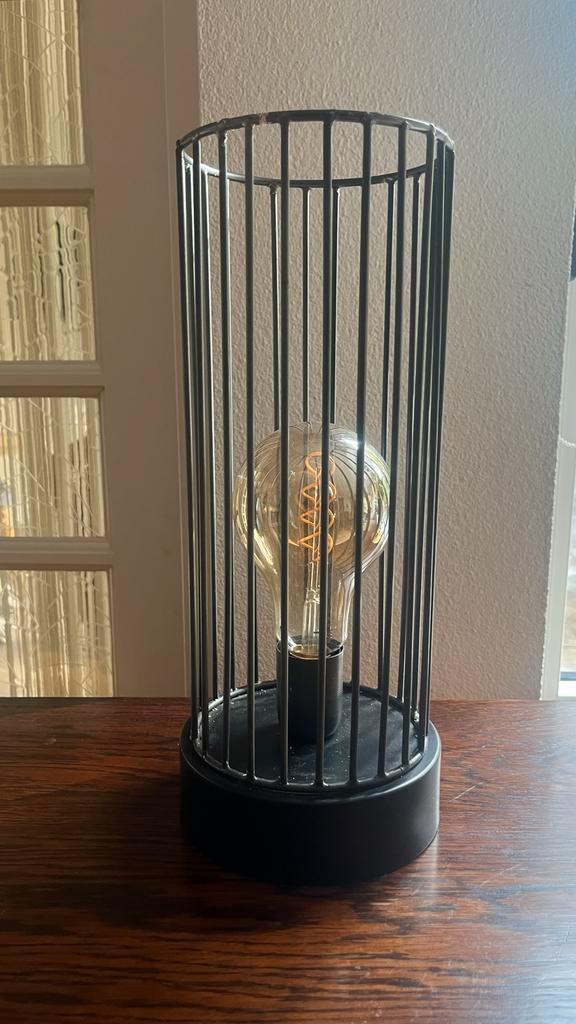 Hippe metalen tafellamp met grote lichtbron, Huis en Inrichting, Lampen | Tafellampen, Zo goed als nieuw, Minder dan 50 cm, Metaal