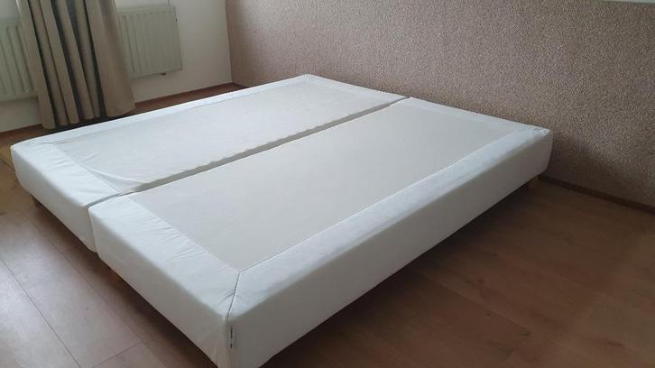 Matrasbodem met latten, wit, inclusief poten, 1.80 x 2.00 m, Huis en Inrichting, Slaapkamer | Matrassen en Bedbodems, Zo goed als nieuw