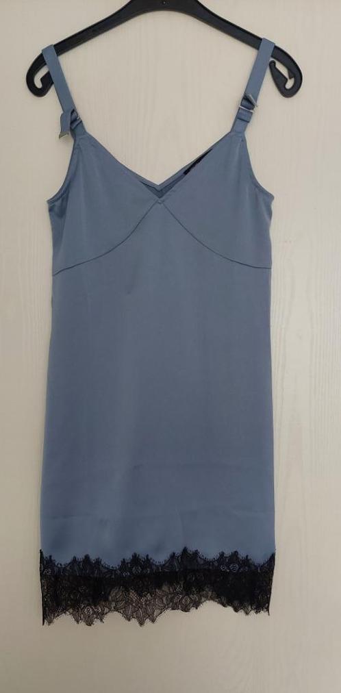 Blauwe jurk slipdress met kant, maat XS, Vila, Kleding | Dames, Jurken, Zo goed als nieuw, Maat 34 (XS) of kleiner, Blauw, Boven de knie