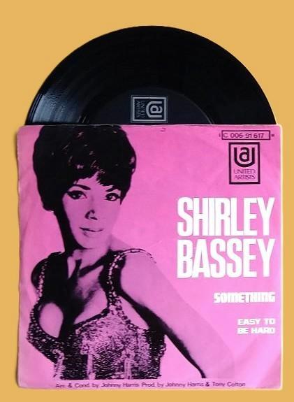 Top2000#0748 Shirley Bassey - Something (Harrison BE), Cd's en Dvd's, Vinyl Singles, Zo goed als nieuw, Single, Overige genres