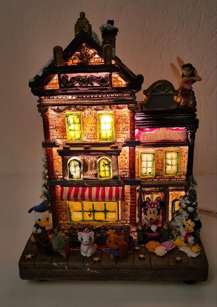Prachtig kerstdorp met o,a
minnie,mickey,donald.Tinkerbell, Diversen, Kerst, Nieuw, Ophalen of Verzenden