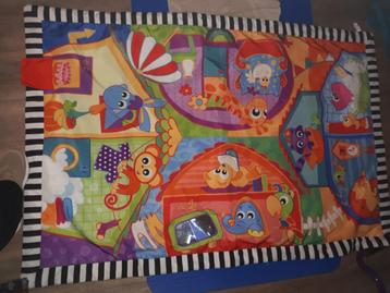 speelkleed voor de baby. mooie felle kleuren beschikbaar voor biedingen