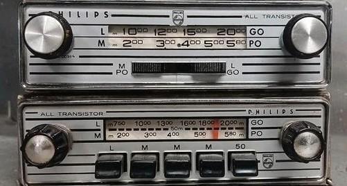 2 maal Philips autoradio Oldtimer Youngtimer Vintage, Auto diversen, Autoradio's, Zo goed als nieuw, Ophalen of Verzenden