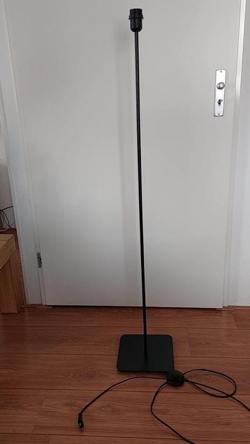 Staande lampvoet, zwart, 130cm beschikbaar voor biedingen