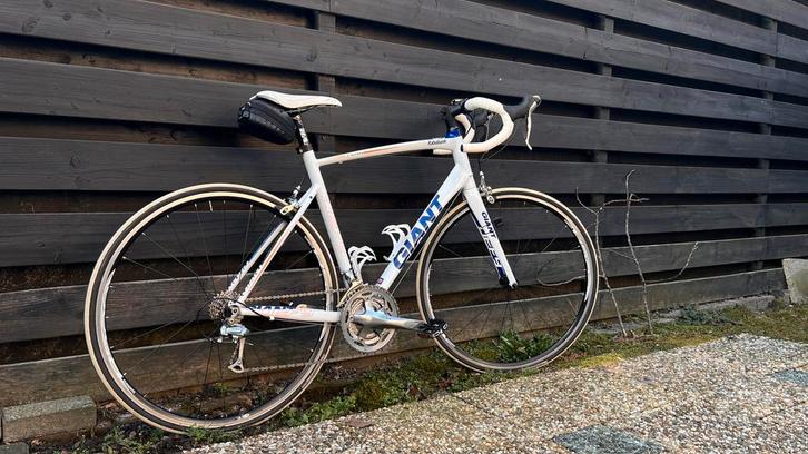 Giant Defy maat L shimano tiagra 3x9 incl. Spd sl, Fietsen en Brommers, Fietsen | Racefietsen, Zo goed als nieuw, Giant, Meer dan 20 versnellingen
