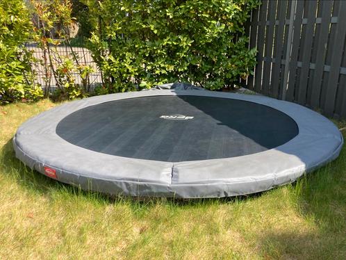 Berg trampoline 330cm met luxe afdekhoes, Kinderen en Baby's, Speelgoed | Buiten | Trampolines, Zo goed als nieuw, Ophalen