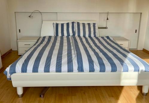 Tweepersoons bed met nachtkastjes en matrassen, Huis en Inrichting, Slaapkamer | Bedden, Zo goed als nieuw, Tweepersoons, 180 cm
