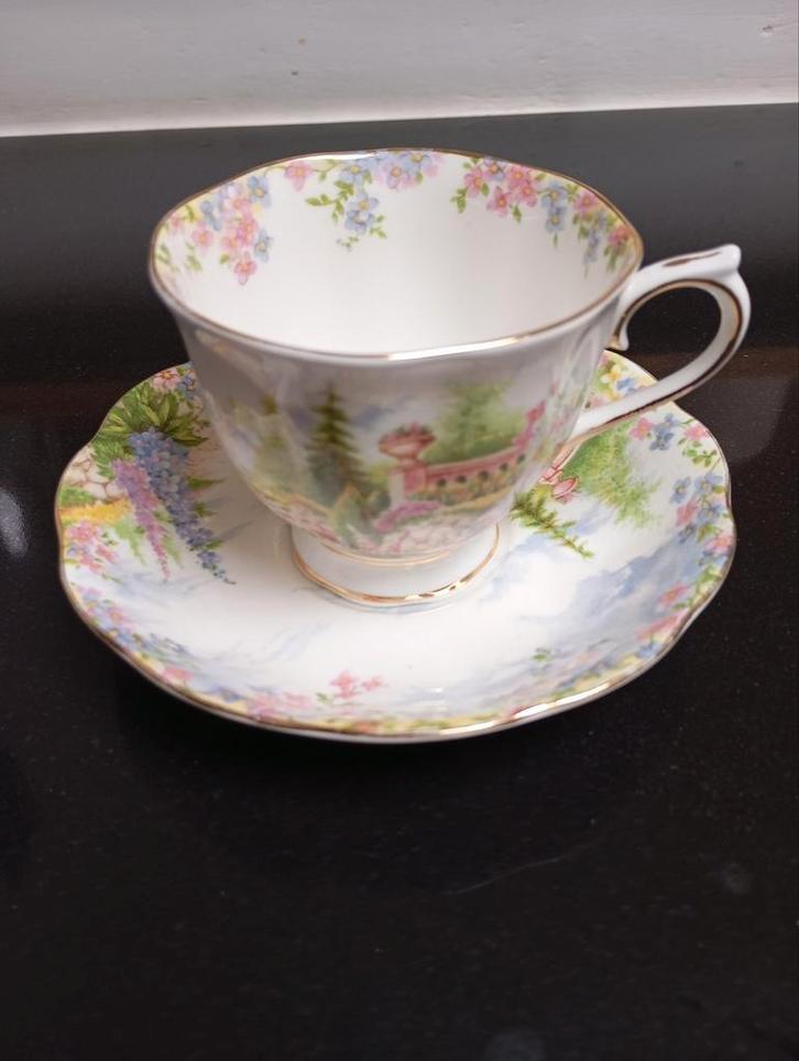 Royal Albert Kentish Rockery Kop en Schotel, Huis en Inrichting, Keuken | Servies, Zo goed als nieuw, Kop(pen) en/of Schotel(s)