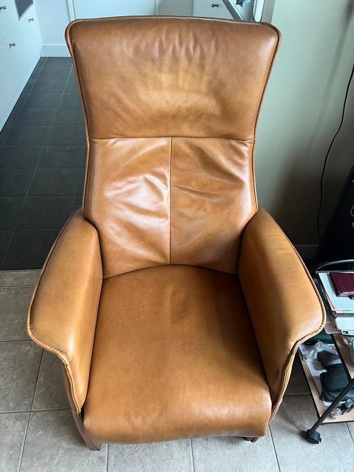 Lederen sta-op/relax fauteuil, Huis en Inrichting, Fauteuils, Zo goed als nieuw, Leer, 50 tot 75 cm, Minder dan 75 cm, Ophalen