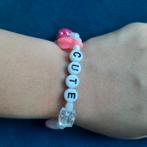 Schattige roze kralenarmband met CUTE, Kunststof of Plastic, Nieuw, Ophalen of Verzenden, Roze
