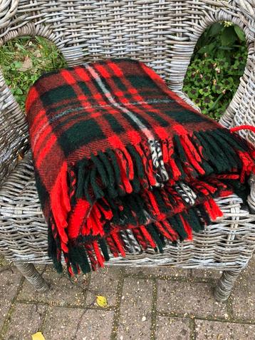 Prachtige rood/ groen  vintage wollen plaid/ picknick kleed beschikbaar voor biedingen