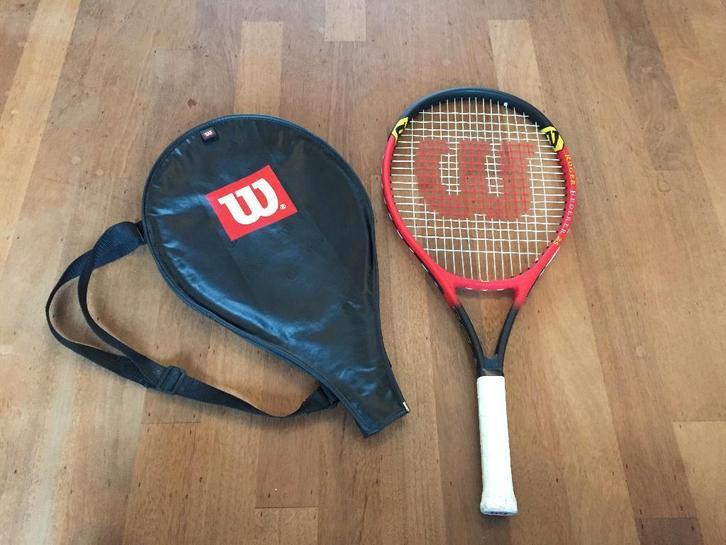 Roger Federer Wilson GRaphite Kinder Racket L0 grip + hoes, Sport en Fitness, Tennis, Gebruikt, Racket, Wilson, L00, Ophalen of Verzenden
