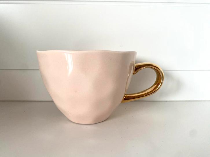 Roze Urban Nature Culture Mok met Gouden Oor, Huis en Inrichting, Keuken | Servies, Gebruikt, Kop(pen) en/of Schotel(s), Overige stijlen