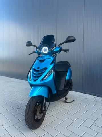 PIAGGIO ZIP FULL OPTION BROM APHA LED GARANTIE beschikbaar voor biedingen