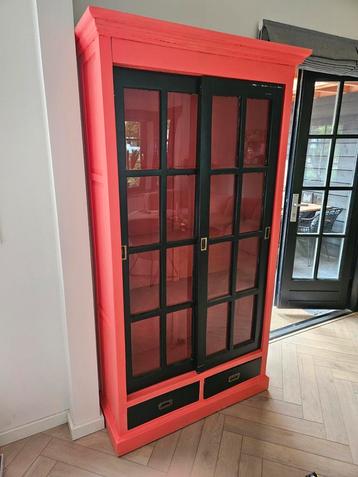 Unieke oude vitrine- buffet kast met schuifdeuren  beschikbaar voor biedingen