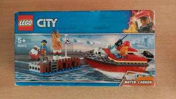 LEGO City 60213 Brandweer aan de kade beschikbaar voor biedingen