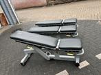 Technogym pure strength adjustable bench zwart grijs bankje, Sport en Fitness, Fitnessmaterialen, Ophalen, Fitnessbank, Gebruikt