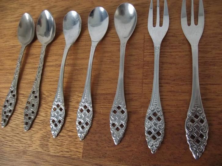 7 vintage RVS ajour bestek 5 lepel 2 taartvork 12 cm 1960 ps, Antiek en Kunst, Antiek | Bestek, Ophalen of Verzenden