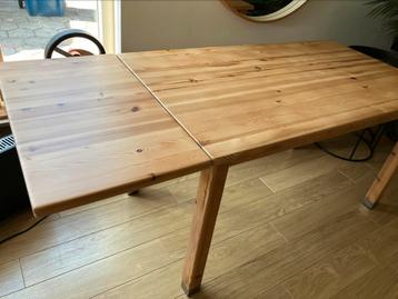 Massief houten tafel met verlenging beschikbaar voor biedingen