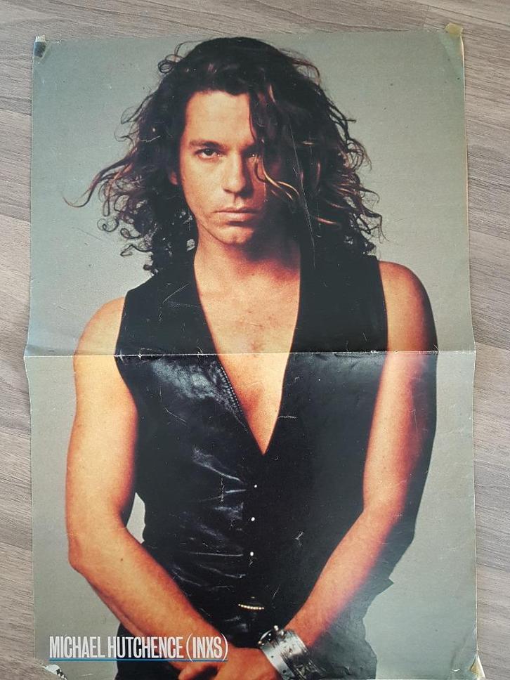 Mooie poster MICHAEL HUTCHENCE (INXS) (HITKRANT), Verzamelen, Posters, Gebruikt, Muziek, A1 t/m A3, Rechthoekig Staand, Ophalen of Verzenden