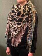 Driehoek Sjaal / Omslagdoek, Kleding | Dames, Ophalen of Verzenden, Zo goed als nieuw, Maat 38/40 (M), Sjaal