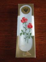 1 zakdoekje met geborduurde rode bloemen, Ophalen of Verzenden
