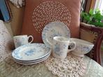 2 Bekers, 4 Bordje & Kom Royal Boch Fleurs Bleues **Mimosa**, Huis en Inrichting, Keuken | Servies, Ophalen of Verzenden, Zo goed als nieuw
