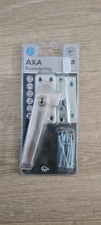 Te koop nieuwe AXA raam- dan wel deursluiting met slot., Ophalen of Verzenden, Nieuw, Chroom, Klink of Kruk