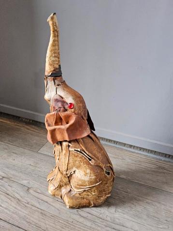 Olifant bekleed met dierenhuiden, mag voor 10 euro gehaald beschikbaar voor biedingen