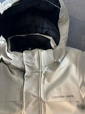 Winterjas van Calvin Klein maat 128 beschikbaar voor biedingen