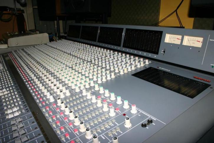 GEZOCHT Tascam M-2600 MKII analoge mengtagel, ook defect !, Muziek en Instrumenten, Mengpanelen, Gebruikt, Ophalen of Verzenden