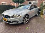 Volvo V60 D6 305 PK SUMMUM  Plug-in Hybrid 2014 Grijs, Automaat, 1849 kg, 155 €/maand, Zwart