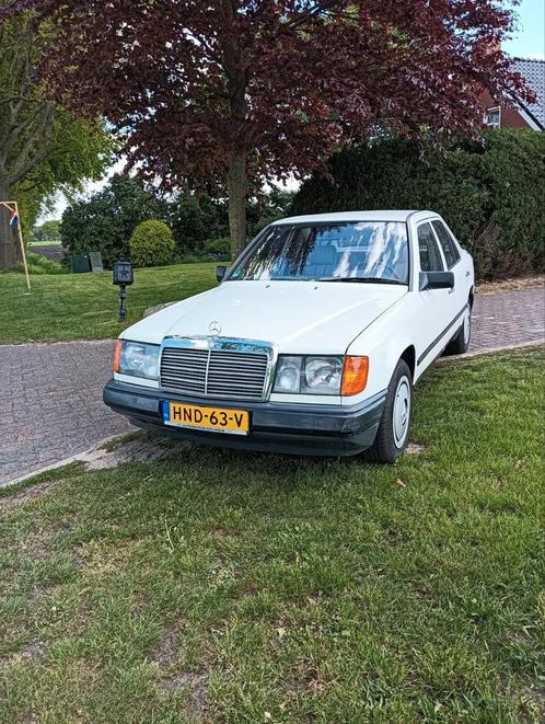 Mercedes 200 diesel W 124 automaat , belasting vrij !, Auto's, Oldtimers, Particulier, Diesel, Sedan, Geïmporteerd, Wit, Ophalen
