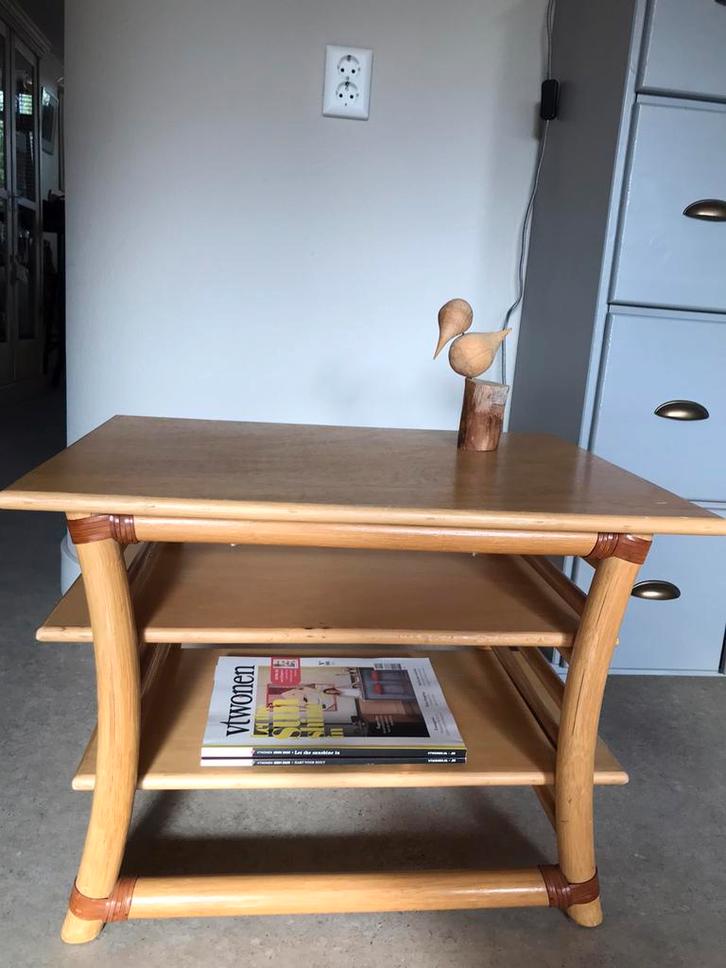 Vintage salontafel rotan met grenen planken, Huis en Inrichting, Tafels | Salontafels, Zo goed als nieuw, Minder dan 50 cm, 50 tot 100 cm