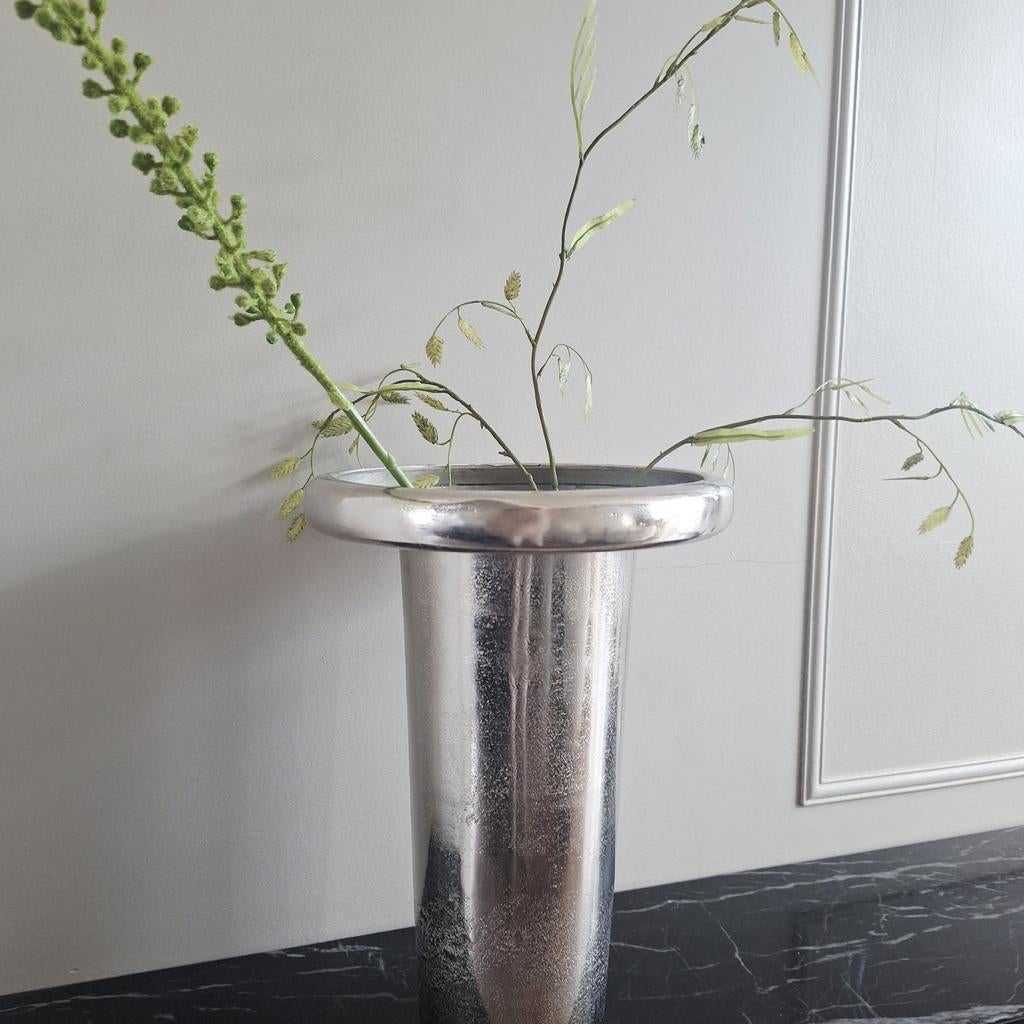 Grote raw alu zilver kleurige vaas van Colmore nieuw, Huis en Inrichting, Woonaccessoires | Vazen, Nieuw, Overige kleuren, Minder dan 50 cm