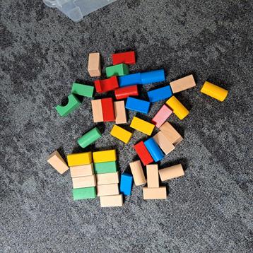 Houten bouwstenen  beschikbaar voor biedingen