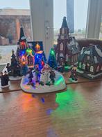 3 kersthuisjes poppetjes en sneeuwpop, zie foto's, Diversen, Kerst, Ophalen of Verzenden, Gebruikt