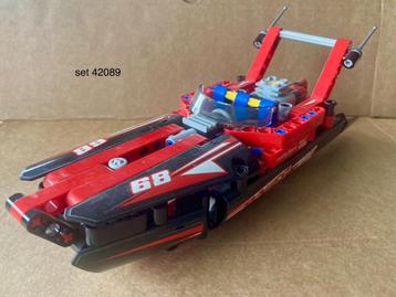 LEGO Technic Powerboat - 42089 beschikbaar voor biedingen
