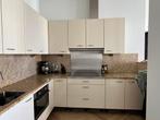 Crème hoekkeuken met oven en inductiekookplaat, Huis en Inrichting, Keuken | Complete keukens, Ophalen, Gebruikt, Hoekkeuken, Graniet of Steen