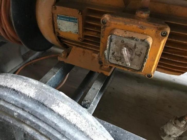 Lievers omvormer t.b.v. trilnaald 42 volt., Doe-het-zelf en Verbouw, Betonmolens, Gebruikt, Ophalen