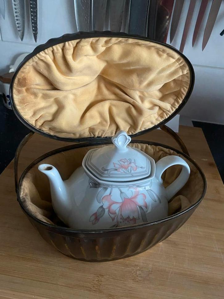 Antieke Metawa theemuts met Winterling Bavaria theepot, Antiek en Kunst, Antiek | Keukenbenodigdheden, Ophalen of Verzenden