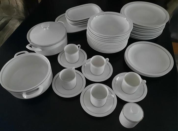 Arzberg geribbeld servies met goud/grijs randje - incompleet, Huis en Inrichting, Keuken | Servies, Gebruikt, Compleet servies