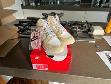 Nike Dunk High LX Team Gold - 38,5 beschikbaar voor biedingen