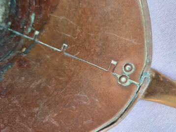 Koper bakje met steel beschikbaar voor biedingen