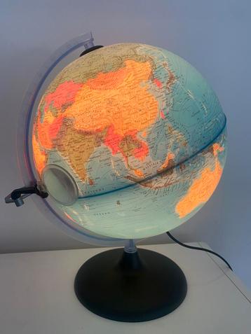 Globe Wereldbol lamp beschikbaar voor biedingen