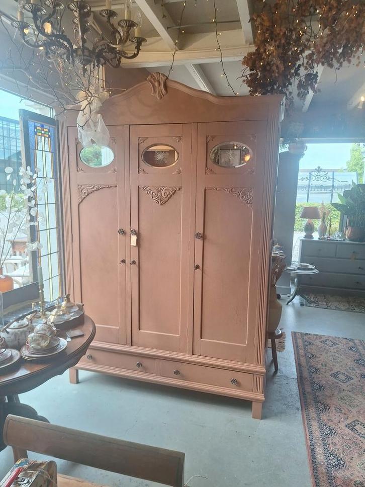 Antieke brocante garderobekast /linnenkast, Antiek en Kunst, Antiek | Meubels | Kasten, Ophalen of Verzenden